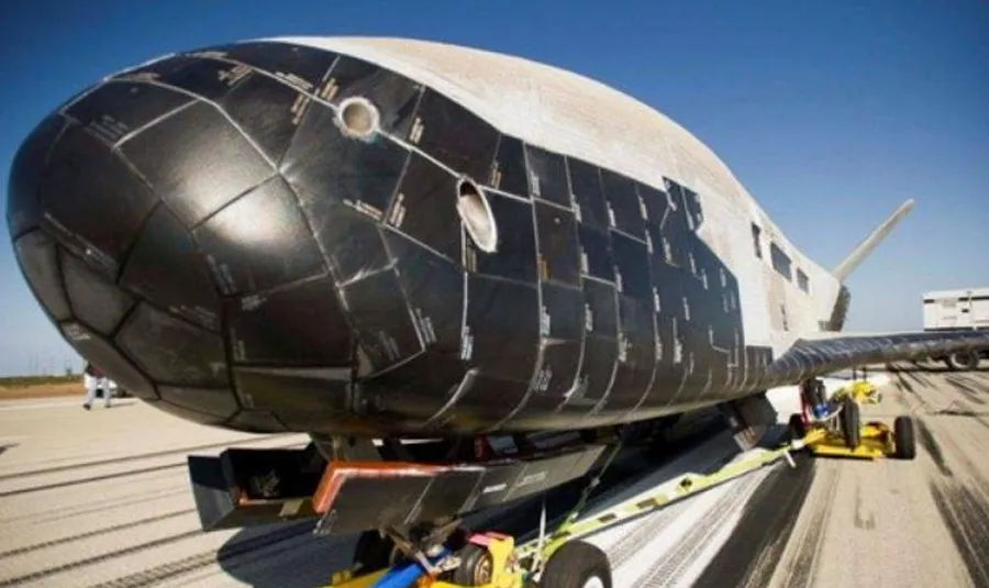 X-37B laskeutumisensa jälkeen vuonna 2012