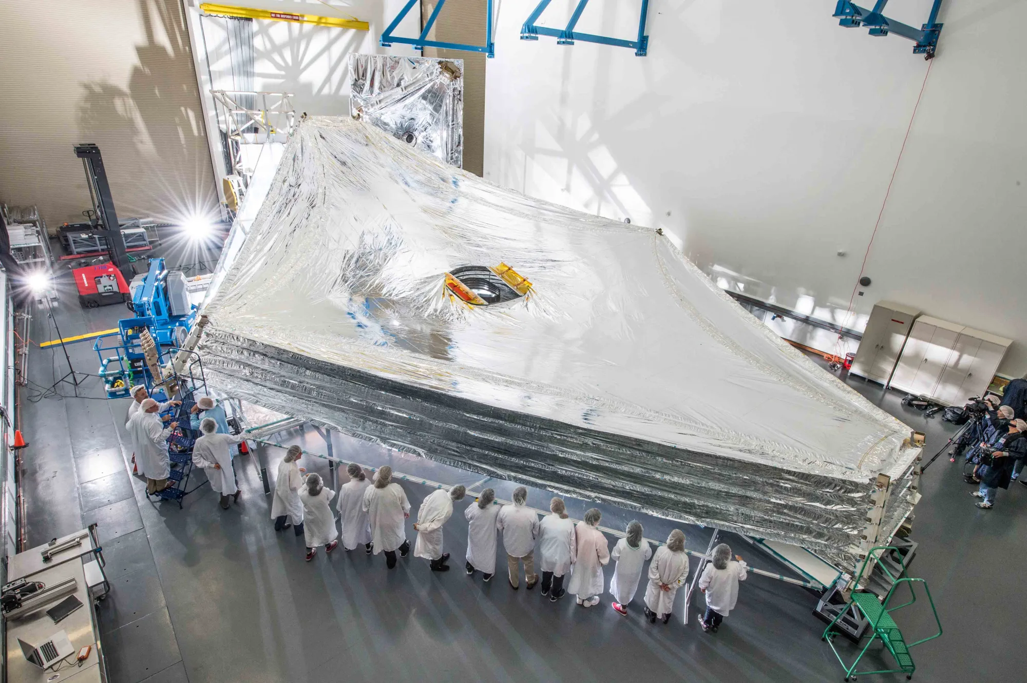 JWST:n aurinkosuoja