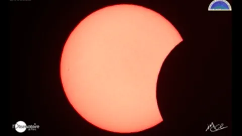 Auringonpimennys lentokoneesta nähtynä