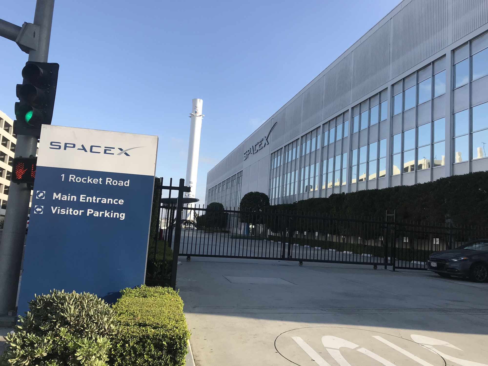 SpaceX:n pääkonttorin piha