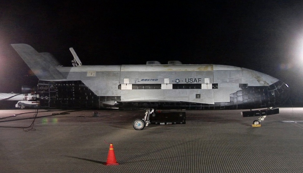 X-37B laskeutumisensa jälkeen vuonna 2010