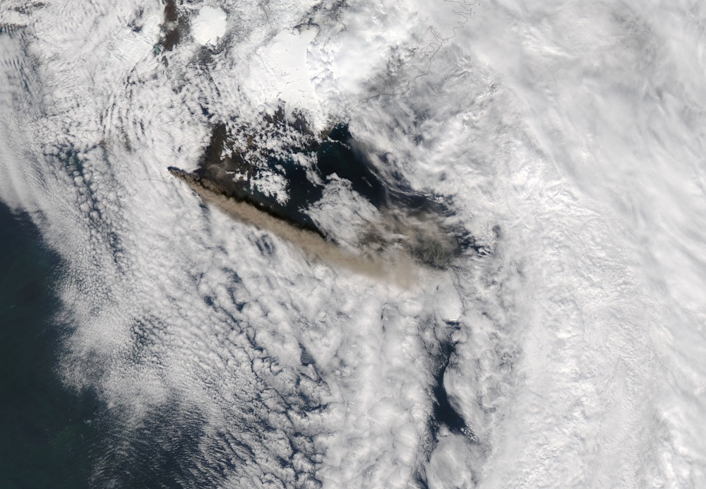  Eyjafjallajökullin tulivuorenpurkaus maaliskuussa 2010 avaruudesta kuvattuna