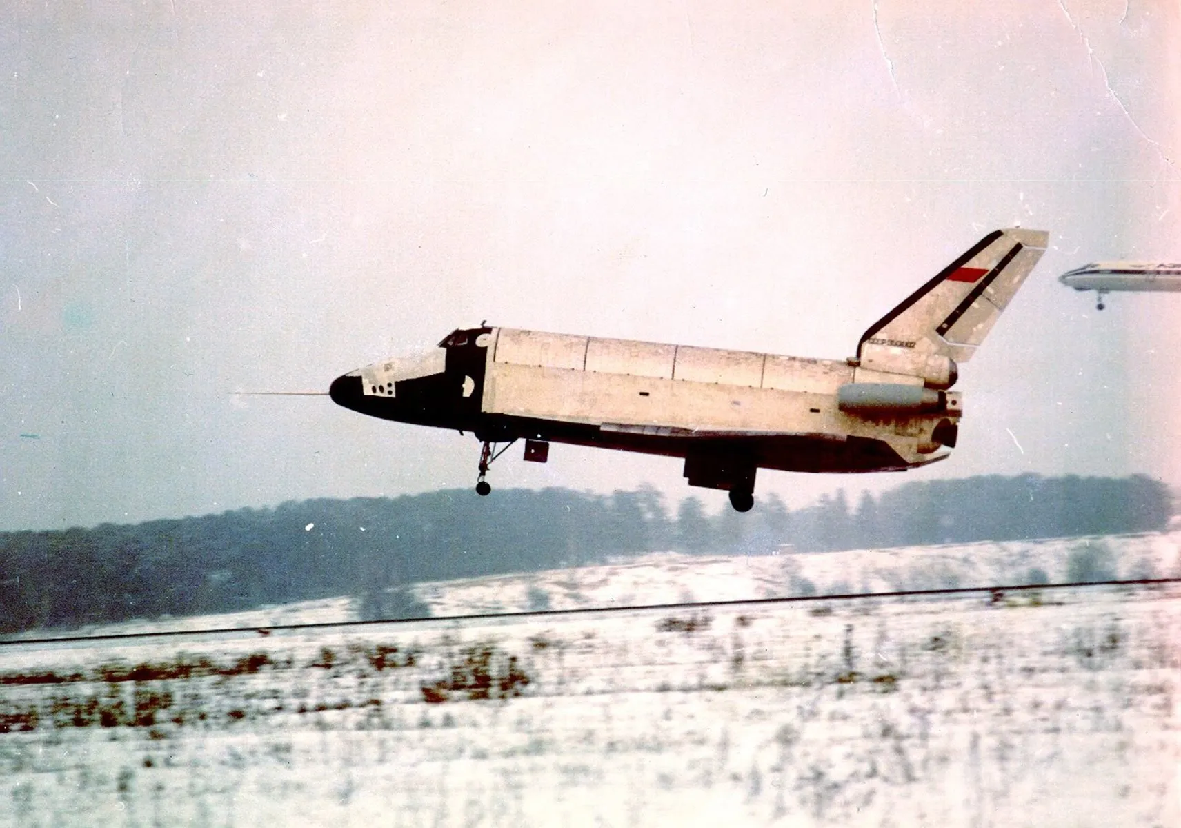 Buran laskeutuu Volkin ohjaamana