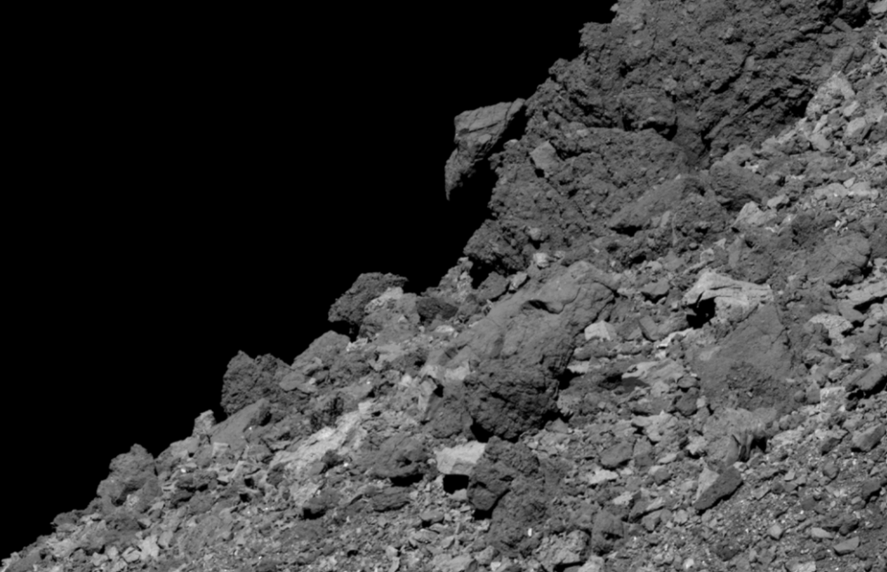 Kuva: Bennun pintaa. NASA/JPL/OSIRIS-REx