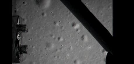 Laskeutumisen aikana otettu kuva Kuun pinnasta