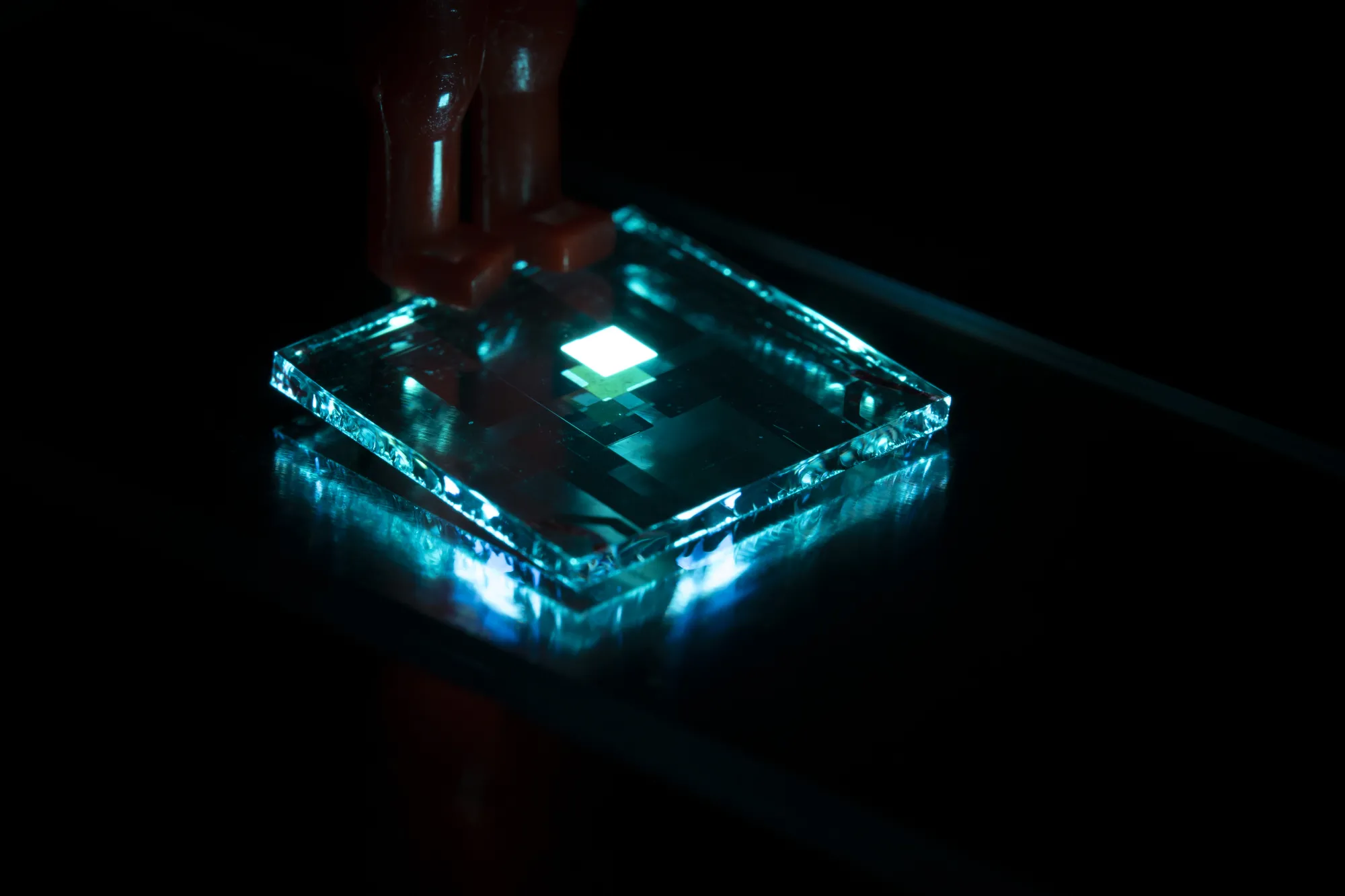 OLED-näytön osa. Kuva: Mikael Nyberg ja Manish Kumar