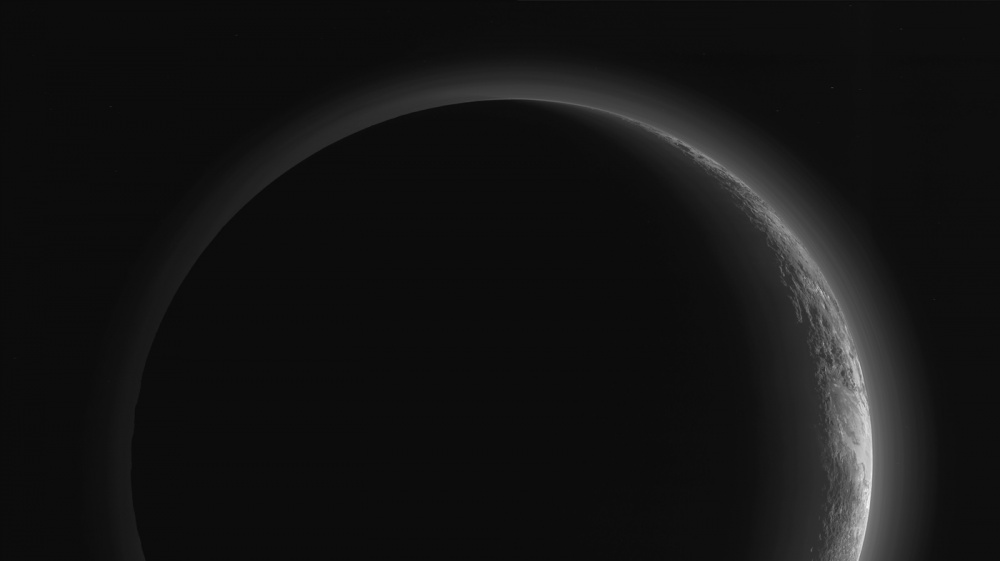 Pluto takaa kuvattuna