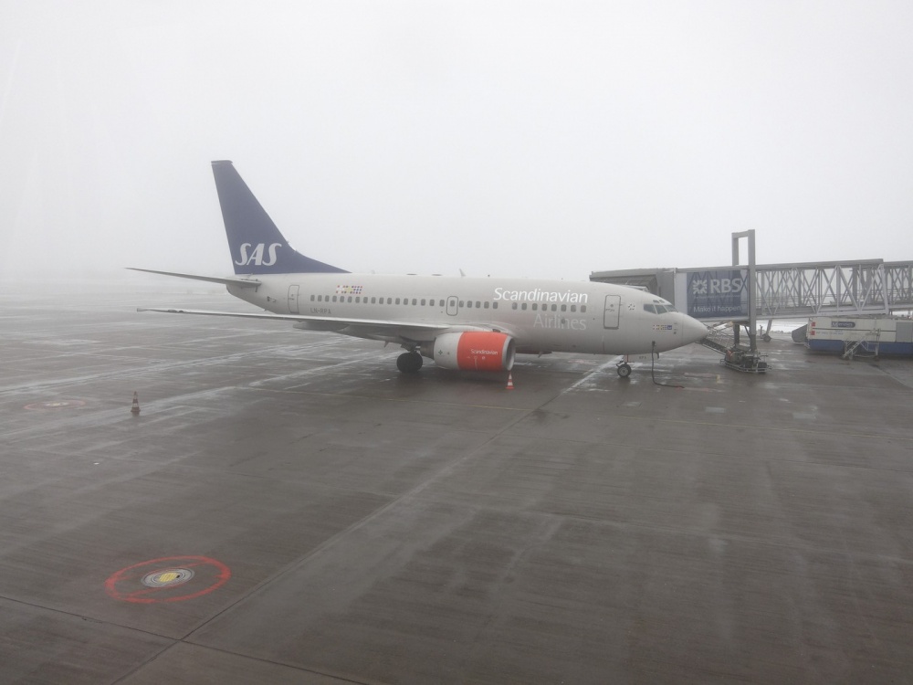 SAS:n kone kentällä Arlandassa