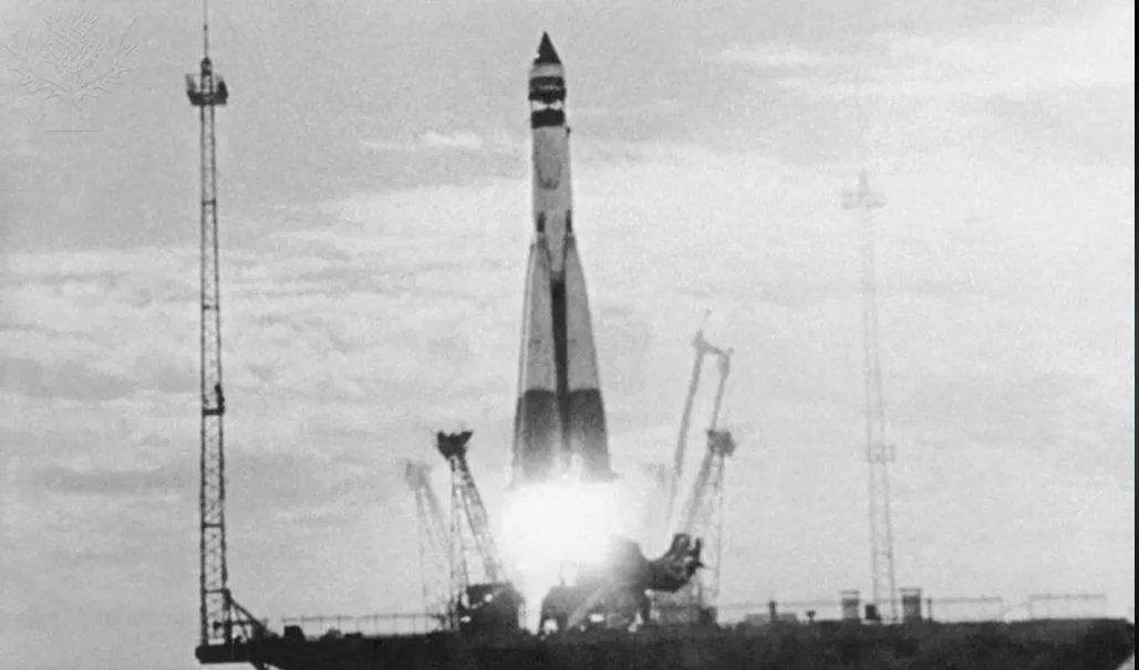 Sputnik laukaistaan avaruuteen