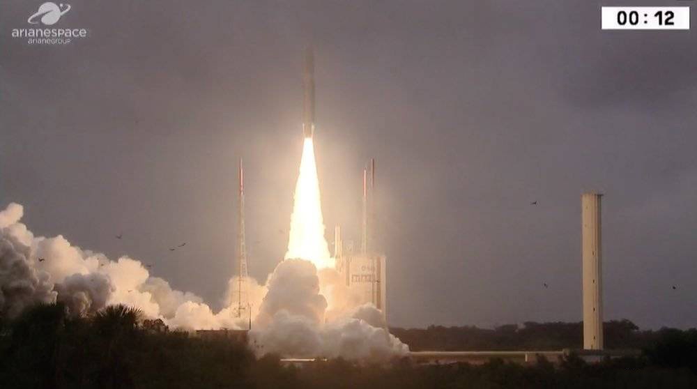 Arianen lento VA240 nousee lentoon.