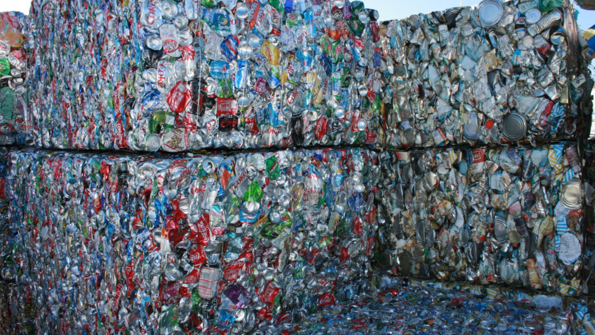 Alumiinin kierrätys hoituu nykyisin hyvin. Kuva: http://www.recyclingredefined.com