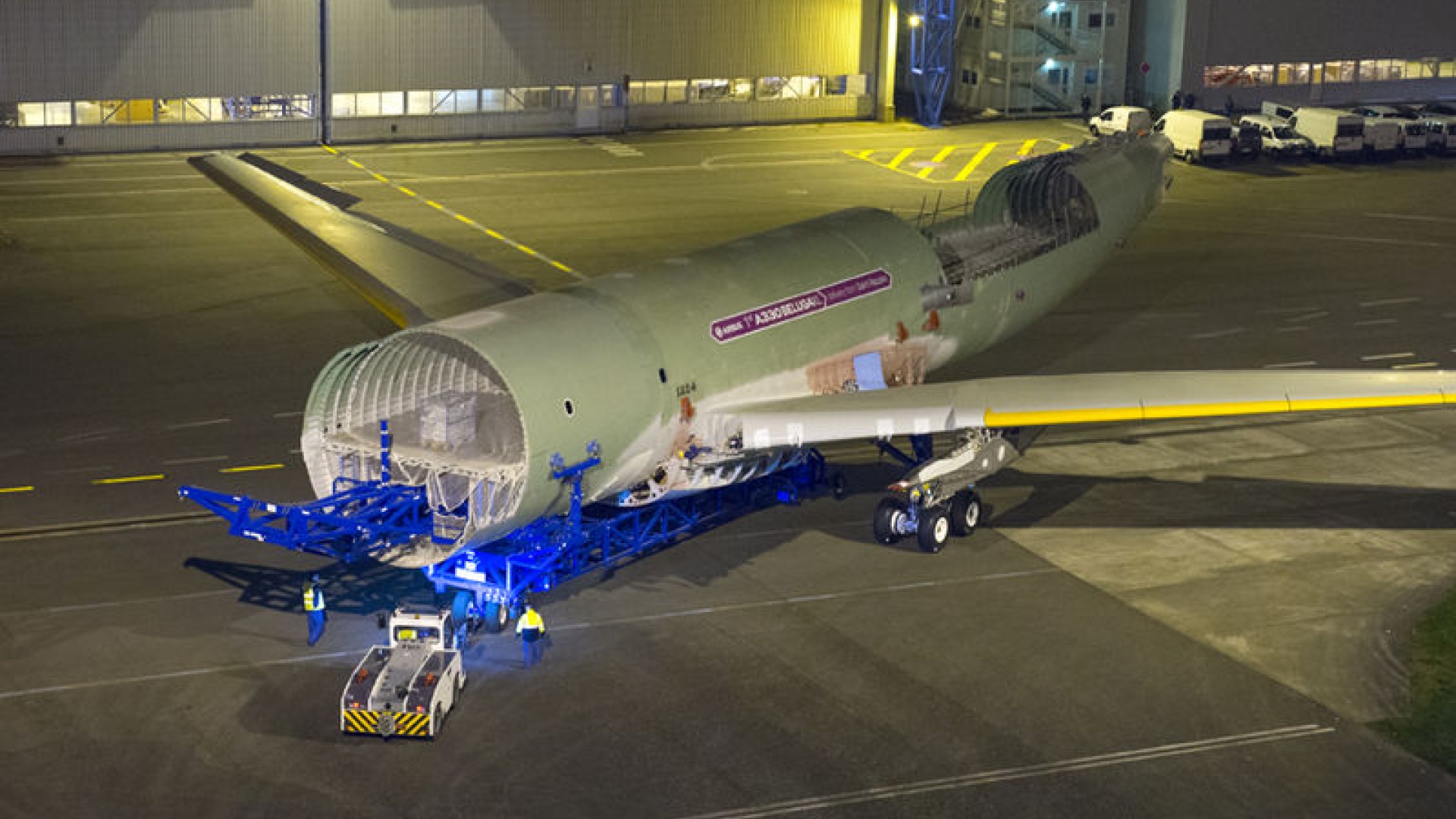 Beluga XL:n runkona käytettävä A300 siirrettävänä Toulousessa