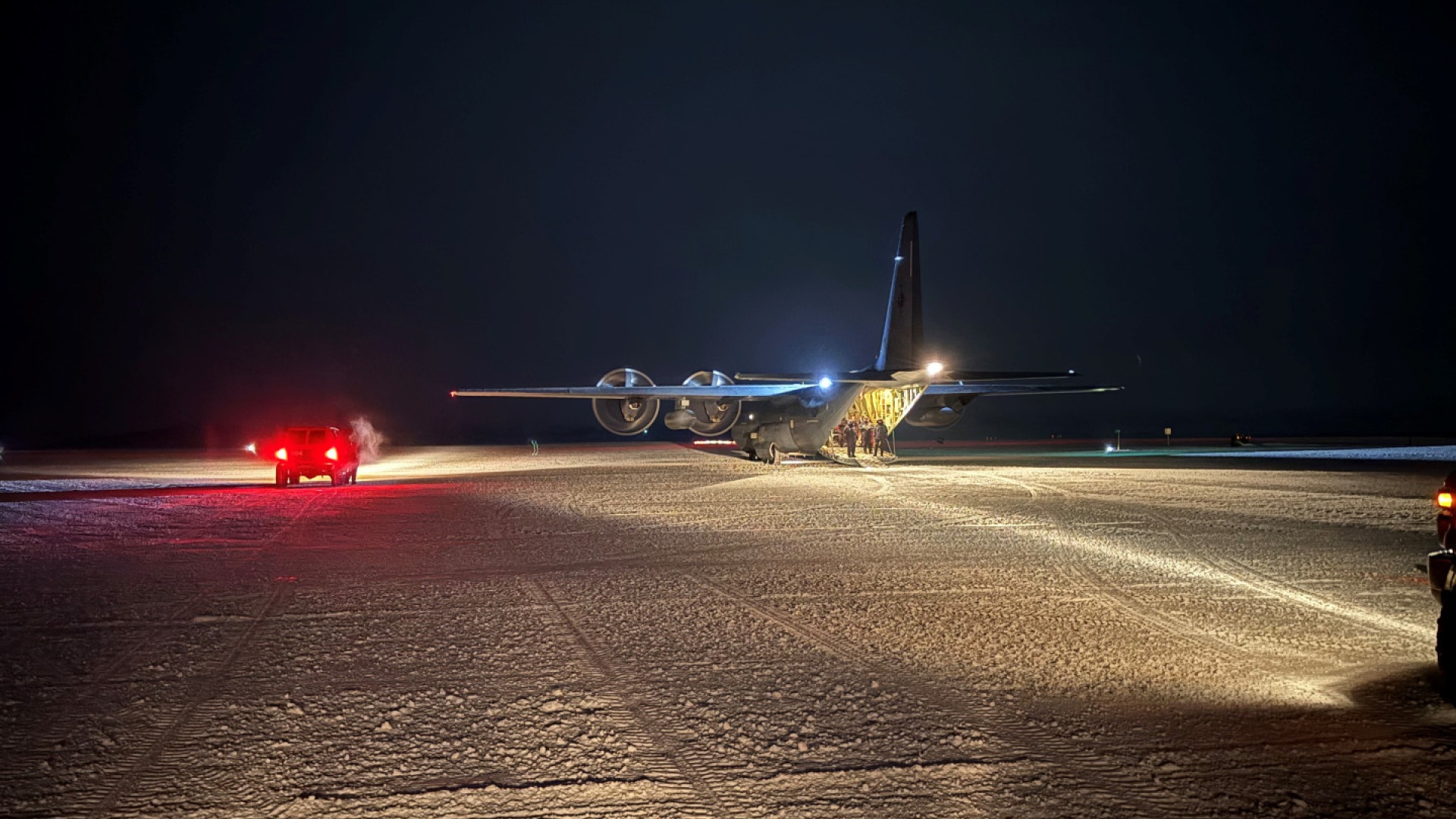 Uuden-Seelannin kuninkaallisten ilmavoimien kuljetuskone Etelämantereella