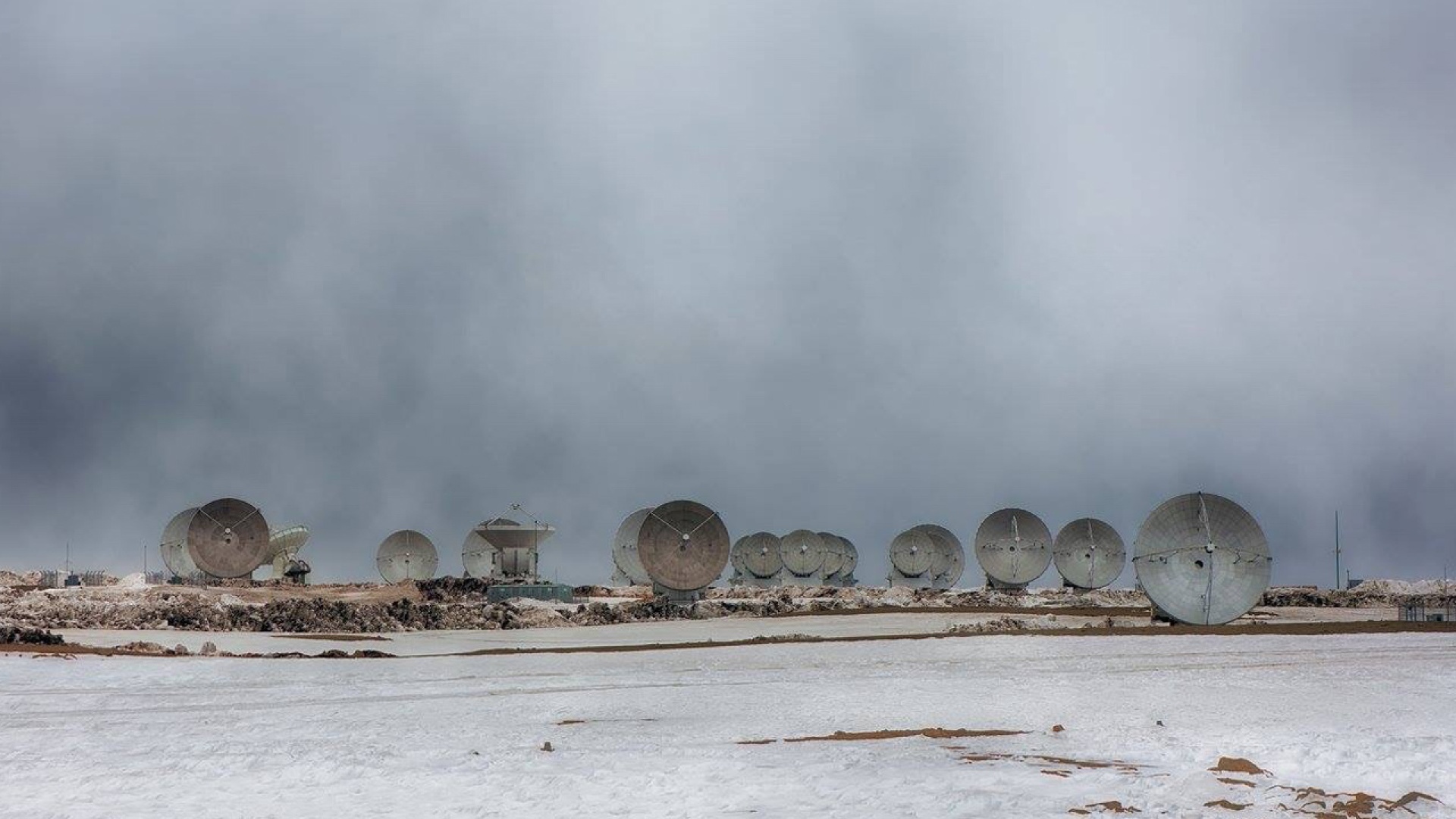 ALMA lumessa. Kuva: Carlos Padilla, AUI/NRAO