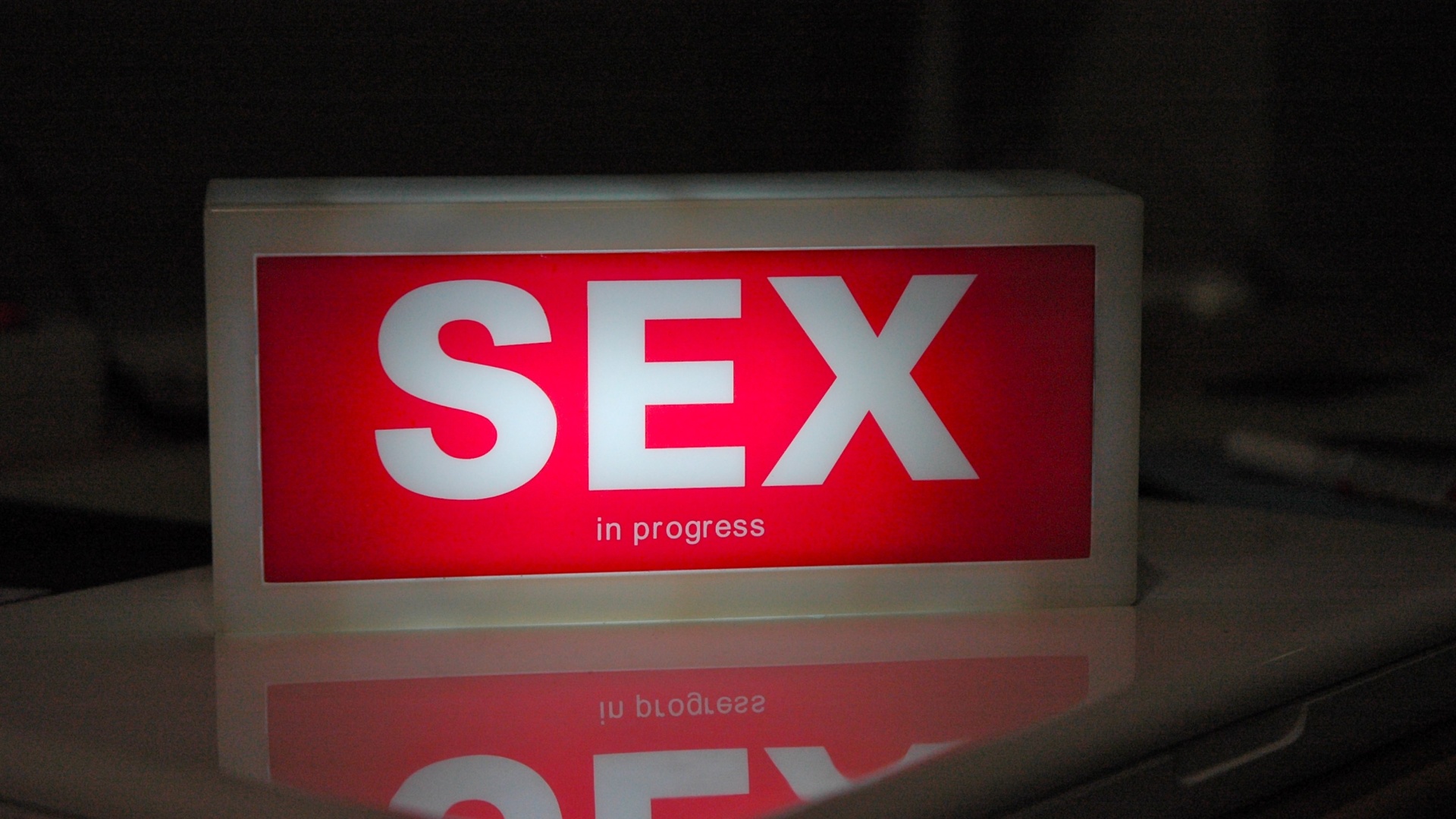 "Sex in progress" -varoitusvalo