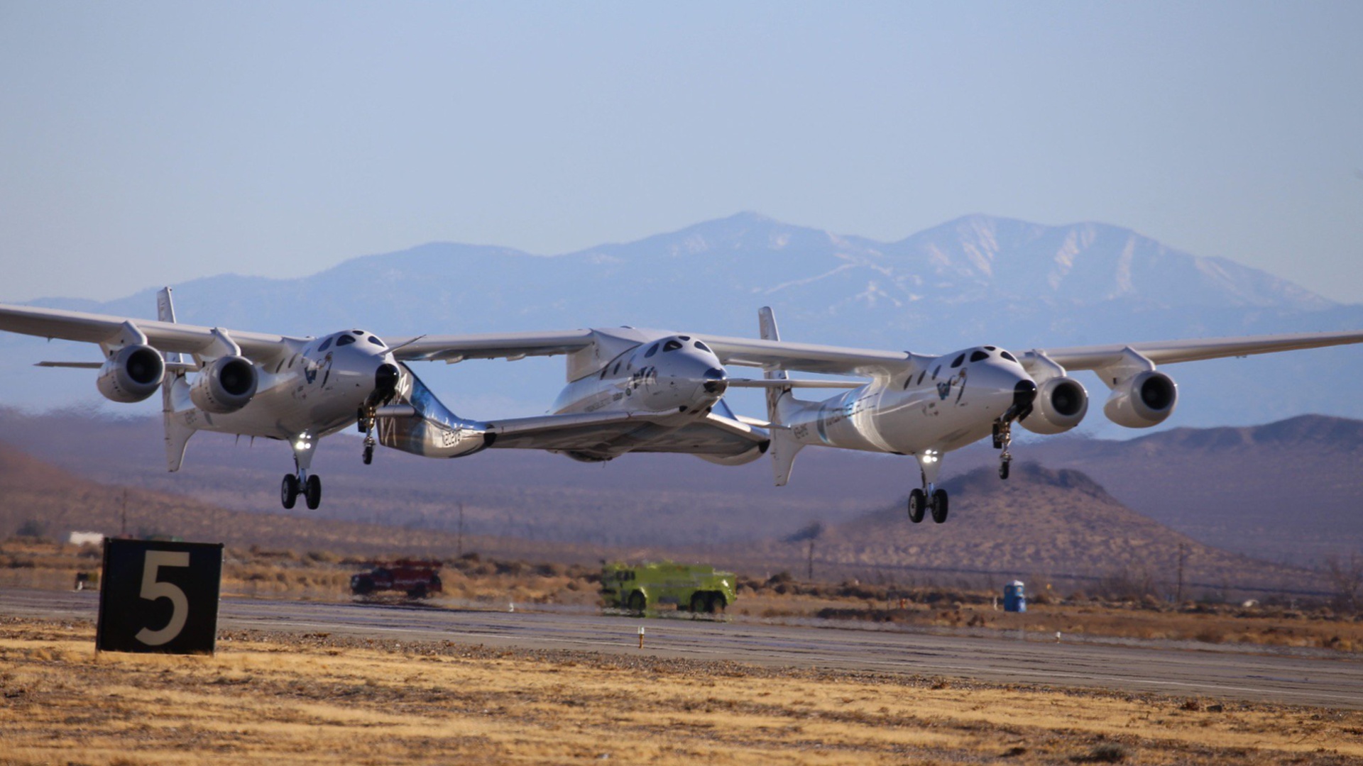 VSS Unity nousee ilmaan emoaluksen alla