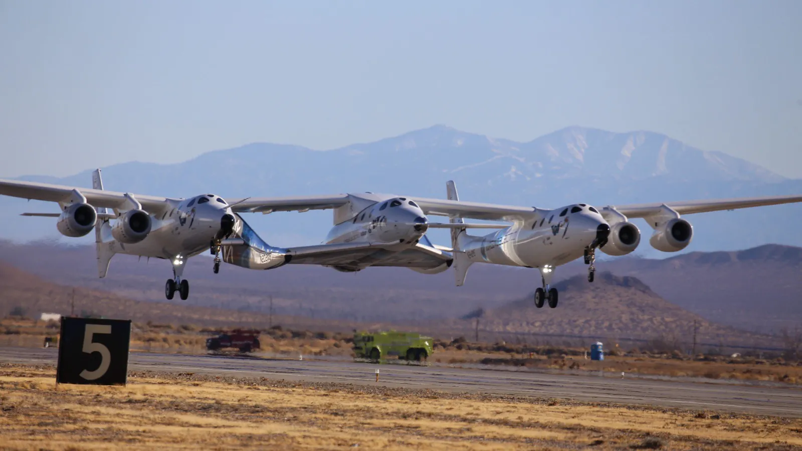 VSS Unity nousee ilmaan emoaluksen alla
