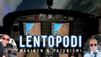 Otsikkokuvassa lentosimulaattorin kojetaulu