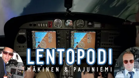Otsikkokuvassa lentosimulaattorin kojetaulu