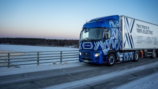 Renault Trucksin Diamond Echo Lapin maantiellä