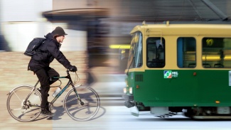 Liikennettä Helsingissä. Kuvat: Lauri Koponen ja Atte Koskimaa (flickr)