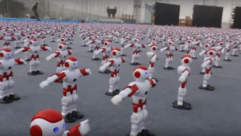 Robotit tanssimassa