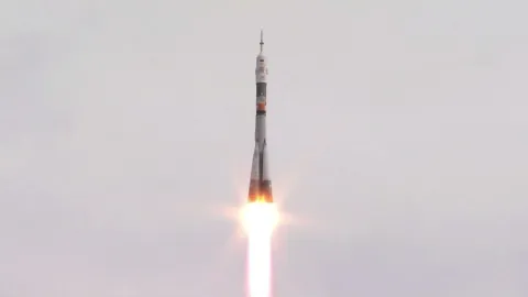Raketti nousee