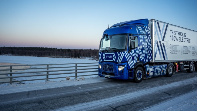 Renault Trucksin Diamond Echo Lapin maantiellä